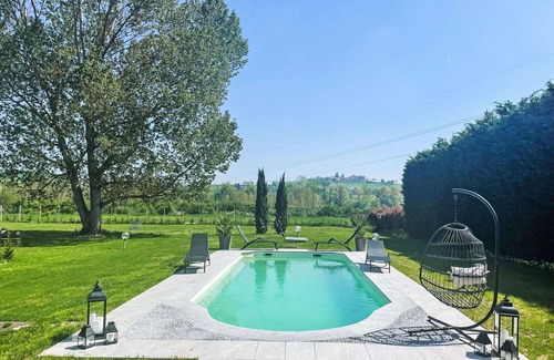 Castell'Alfero Apartment | Nice apartment for 4 people with pool, WIFI, TV, patio and pets allowed