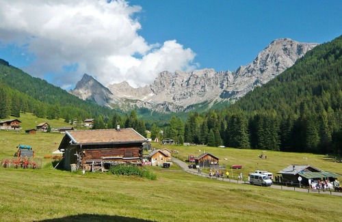 San Giovanni di Fassa Apartment | Nice apartment for 14 guests with WIFI, TV, balcony, pets allowed and parking