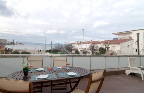 L'Escala Apartment | Nice apartment with large terrace and sea views