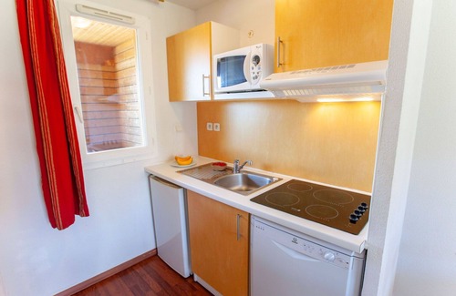 Cassen Apartment | Nice apartment with pool, internet, TV, terrace, pets allowed, panoramic view and parking