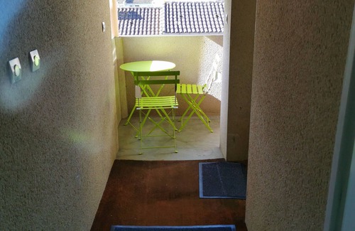 Cahors Apartment | Nice bright apartment, quiet, 5 min walk to town center, Wi-Fi, bed linen, parking.