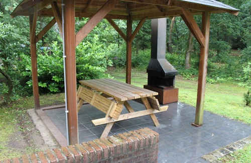 Herpen House | Nice bungalow with dishwasher close to the forest