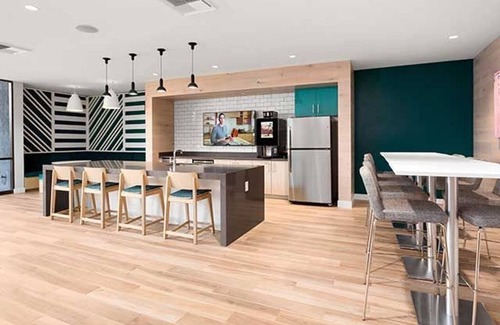 Los Angeles Apartment | Nice Burbank 1BR w/Pool, Hot Tub, Gym & Courtyard, by Blueground