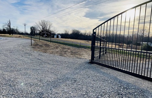 Dallas County House | Nice cabin near Bennett Springs: stocked pond, gated entry, family-friendly!