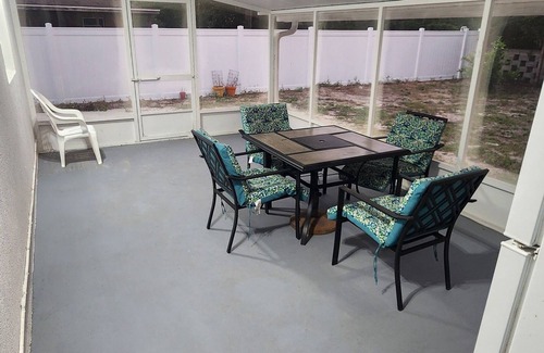 Mary Esther House | Nice center place, 09 mins to the beautiful Gulf of Mexico Beaches.Pet friendly!