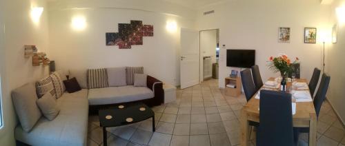 Nice City Centre Apartment | Nice Centre - Apartment with balcony and stunning sea view!
