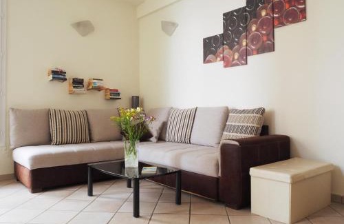 Nice City Centre Apartment | Nice Centre - Apartment with balcony and stunning sea view!