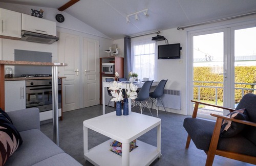 Tzummarum Ski Chalet | Nice chalet near the Wadden Sea