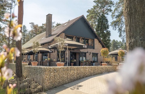 Zutendaal Ski Chalet | Nice chalet with dishwasher 16 km from Maastricht