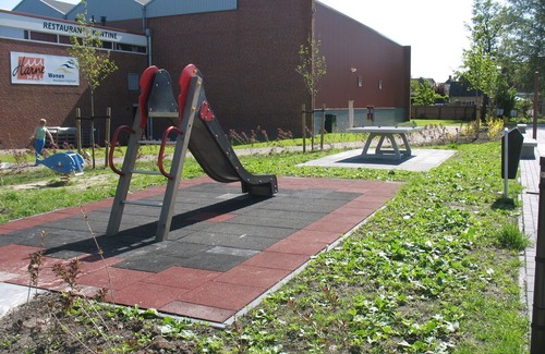 Tzummarum Ski Chalet | Nice chalet with garden in Friesland