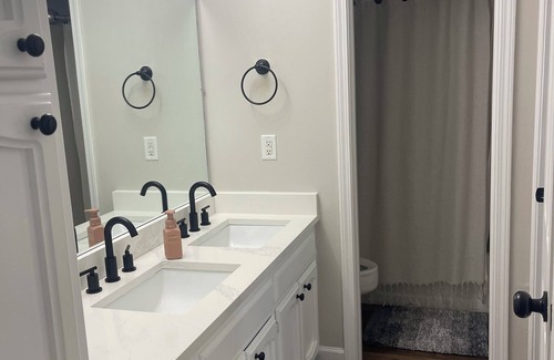 South Baton Rouge House | Nice & cozy 3 Bedroom & 2 bathroom home located in the heart of Baton Rouge.