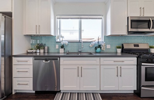 Oakland House | Nice cozy home. free parking on site