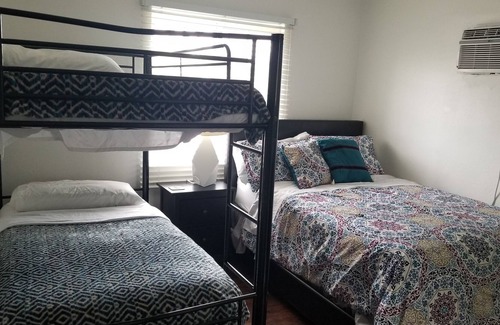 Sun Valley House | Nice, Cozy House in North Hollywood
