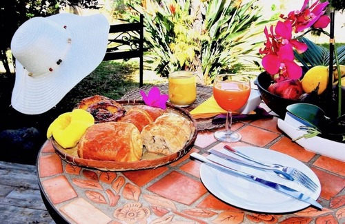 Petite-Ile Apartment | Nice creole 50m2 flat between mountains and Indian Ocean in South of our Island