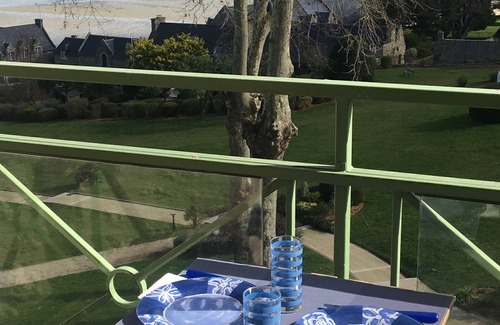 Dinard Apartment | Nice duplex apartment in an ancient priory, access to the beach through the park