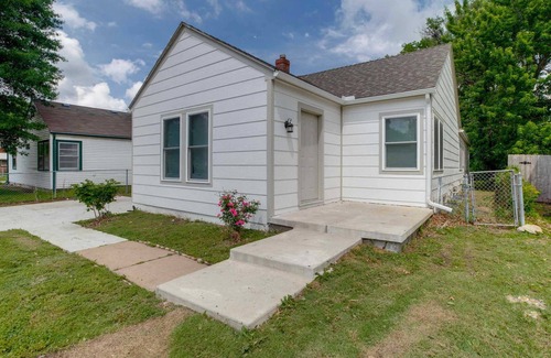 Wichita House | Nice East Side 3BR 2BA WIFI SMART TV