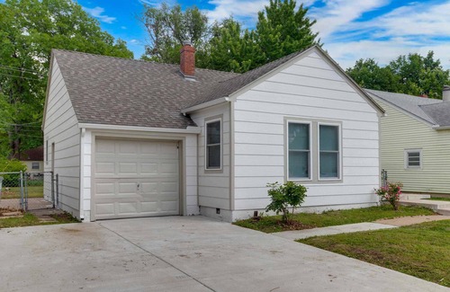 Wichita House | Nice East Side 3BR 2BA WIFI SMART TV