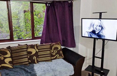 Fairfield Apartment | Nice flat with free parking and free wifi. Close to town centre