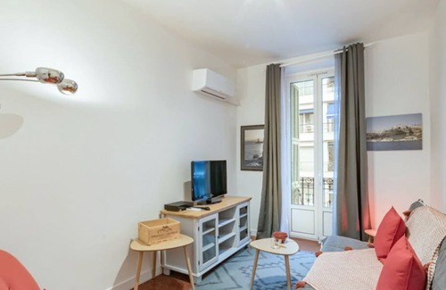 Quartier du Port Apartment | Nice Garibaldi/Republique area - Nice 2-room apartment