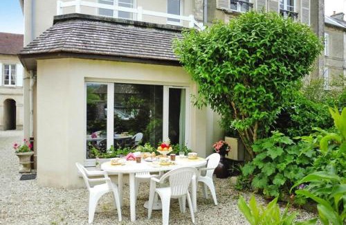 Arromanches-les-Bains Apartment | Nice holiday apartment 20 m from the beach, Arromanches-les-Bains