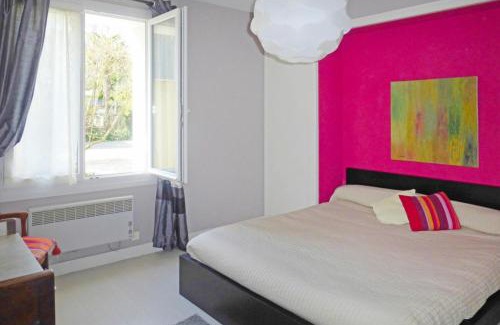 Arromanches-les-Bains Apartment | Nice holiday apartment 20 m from the beach, Arromanches-les-Bains