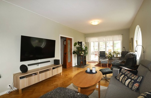 Uddevalla House | Nice holiday home in central Uddevalla with sauna | SE09025