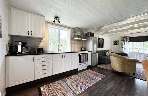 Timmersdala Ski Chalet | Nice holiday home by the lake Vristulven | SE08049