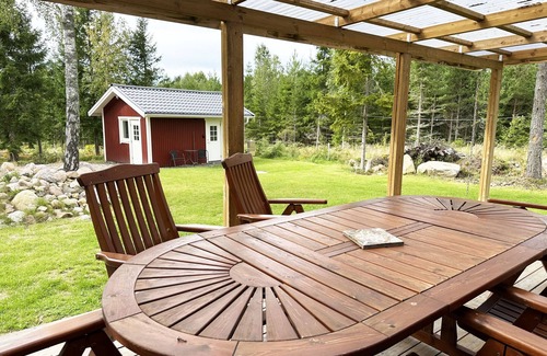 Timmersdala Ski Chalet | Nice holiday home by the lake Vristulven | SE08049