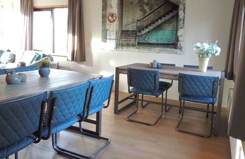 Bosgebied Hoenderloo House | Nice holiday home with fireplace located in nature