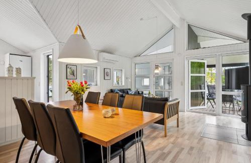 Lyngsbæk Strand House | Nice Home In Ebeltoft With 3 Bedrooms, Sauna And Internet