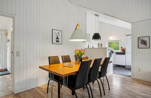 Lyngsbæk Strand House | Nice Home In Ebeltoft With 3 Bedrooms, Sauna And Internet