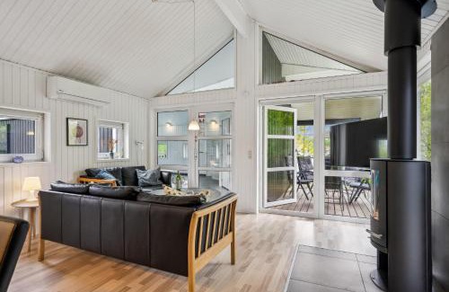 Lyngsbæk Strand House | Nice Home In Ebeltoft With 3 Bedrooms, Sauna And Internet