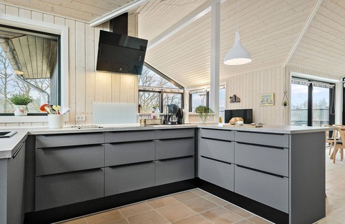 Krejbjerg House | Nice home in Ejstrupholm with kitchen