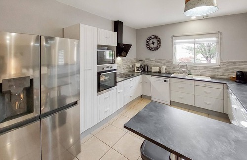 Linxe House | Nice home in Linxe with kitchen