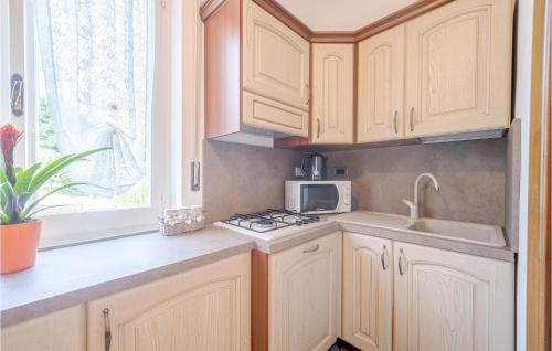 San Pietro Vara House | Nice Home In San Pietro Vara -Sp-