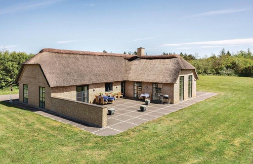 Øhuse House | Nice home in Ulfborg with kitchen