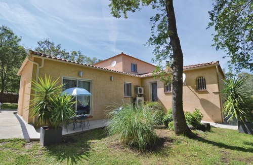 Ville-di-Paraso House | Nice home in Ville di Paraso with WiFi