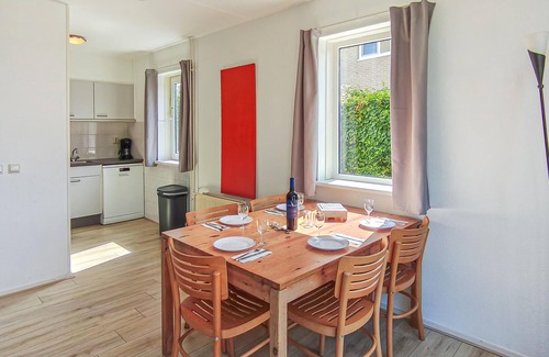 Vlagtwedde House | Nice home in Vlagtwedde with kitchen