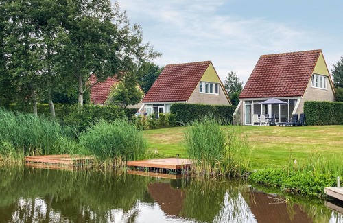 Vlagtwedde House | Nice home in Vlagtwedde with kitchen