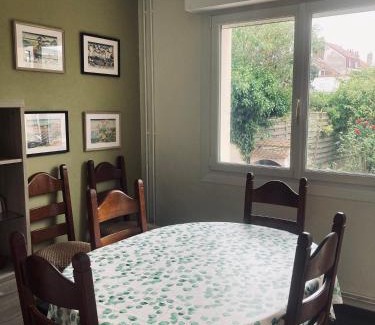 Coudekerque-Branche House | Nice house, garden and BBQ 3km from the beach/Jolie maison, jardin et BBQ à 3 km de la plage