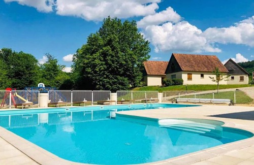 Lacapelle-Marival House | Nice house on holiday park with swimming pool