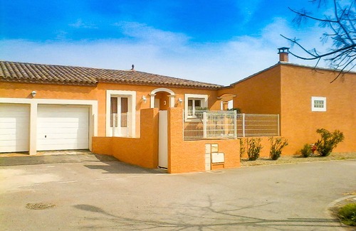 Salleles-d'Aude Villa | Nice house with private pool in charming village crossed by the canal
