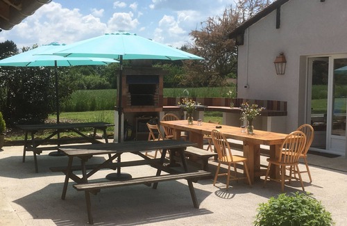 Chalais Apartment | Nice independent apartment in an old farm