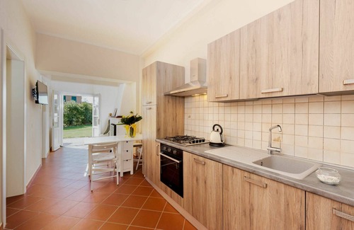 Castiglione della Pescaia Apartment | Nice apartment for 6 guests with A/C, WIFI, TV, terrace and pets allowed