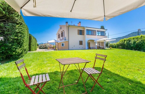 Castiglione della Pescaia Apartment | Nice apartment for 6 guests with A/C, WIFI, TV, terrace and pets allowed