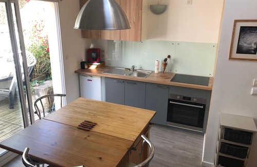 La Rochelle City Centre House | Nice little house 2 to 4 p sunny terrace with parking