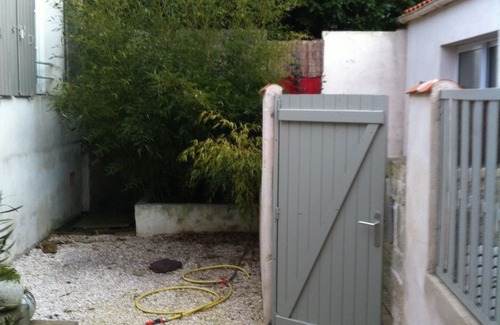 La Rochelle City Centre House | Nice little house 2 to 4 p sunny terrace with parking