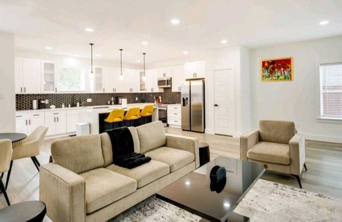 West Dallas House | Nice, luxurious 3 room duplex