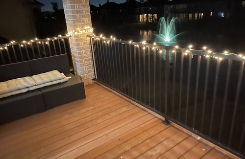 Chelsea Harbour House | Nice luxurious queen bedroom stay at blue water lake 🏡 in center of Sugar land.