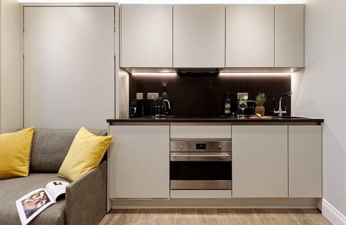 Queen's Gate Apartment | Nice micro studio with Shared bathroom.